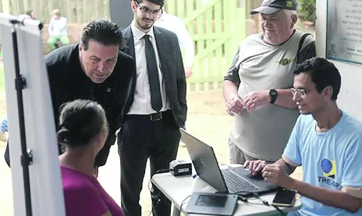 Programa de Inclusão Político-Eleitoral do TRE-SP atende comunidades caiçaras de Ilhabela