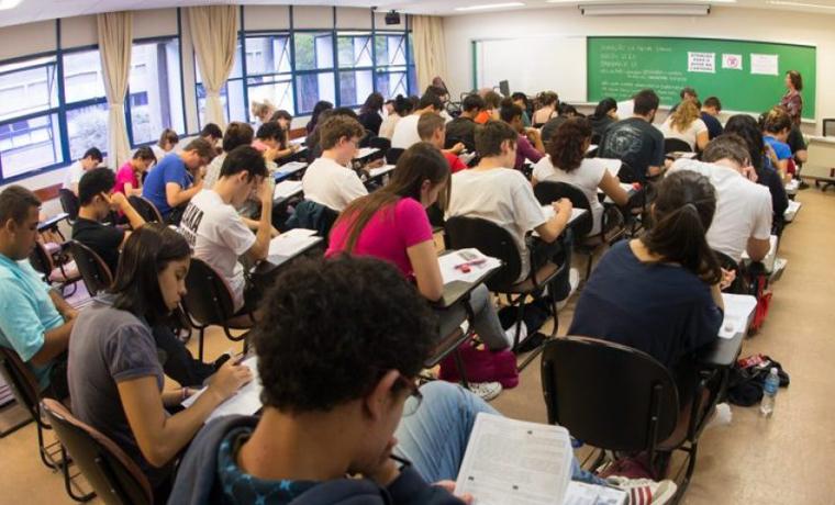 Alunos da rede estadual se preparam para ingressar na USP