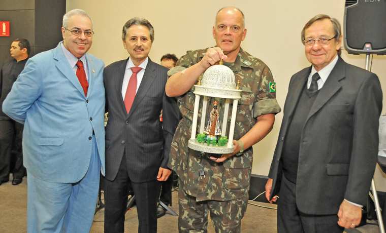 Jornal Semanário da Zona Norte recebe  a visita do General Exército João Camilo Pires de Campos