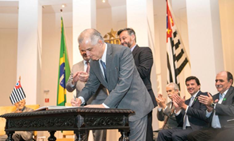 Márcio França dá posse a João Cury Neto como secretário da Educação