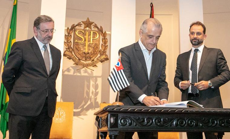 Governador empossa novo secretário de Estado da Fazenda