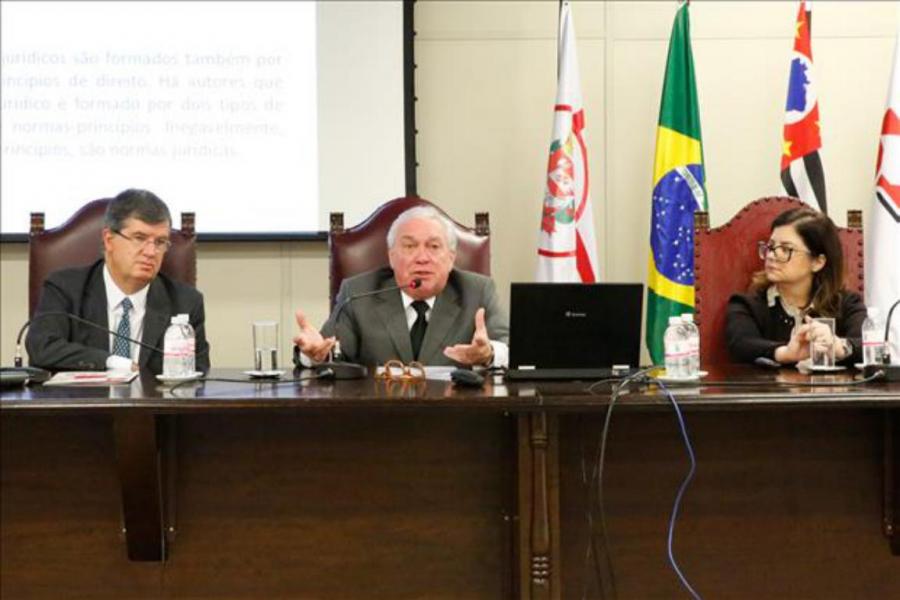 Presidente do TJSP ministra aula magna