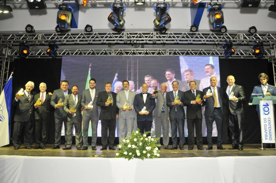 Clube Guapira festeja 100 anos com show de tenor Rinaldo Viana e homenagens