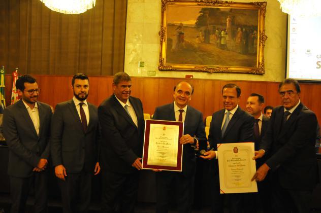 Câmara Municipal premia o desembargador Paulo Dimas com a Medalha Anchieta e Diploma de Gratidão