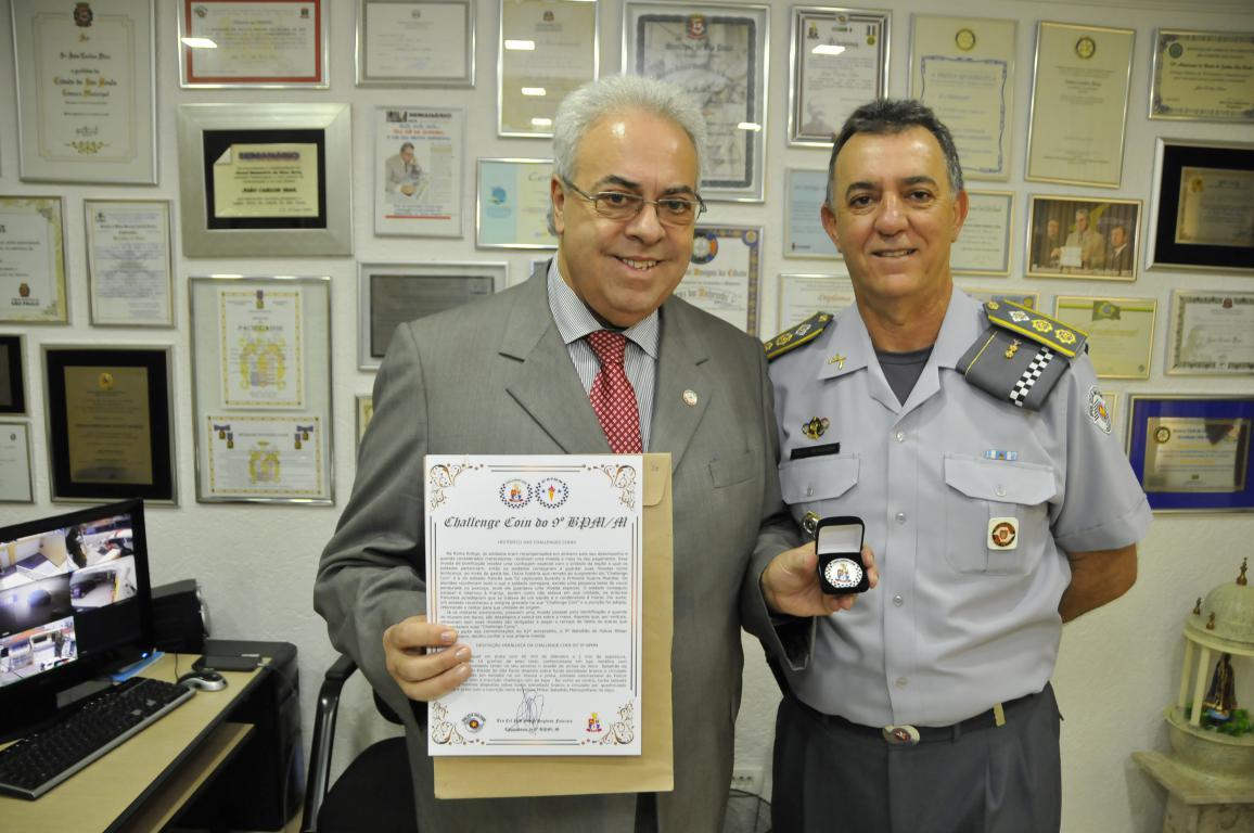 João Carlos Dias é homenageado Moeda Challenge Coin do 9º Batalhão de Polícia Militar