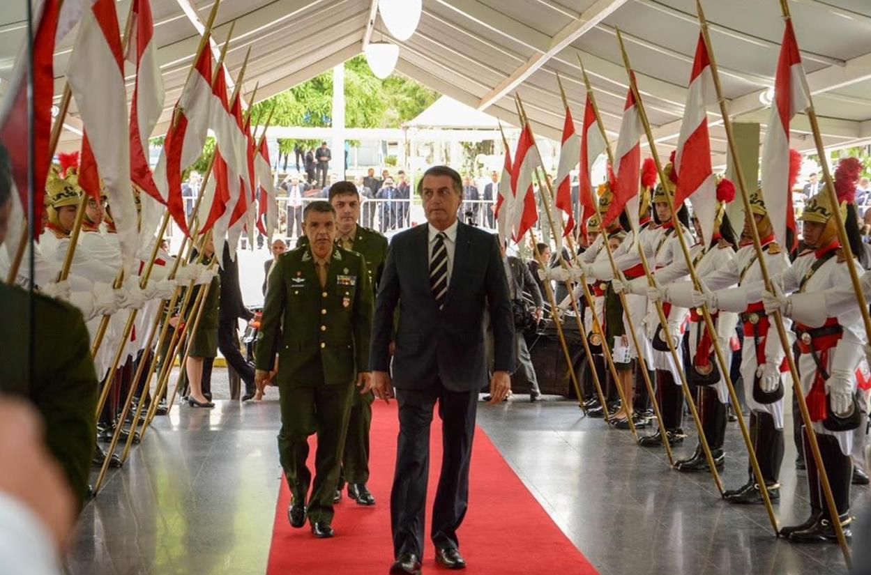 Cerimônia de Passagem de Comando do Exército brasileiro reúne autoridades e emociona o público em Brasília