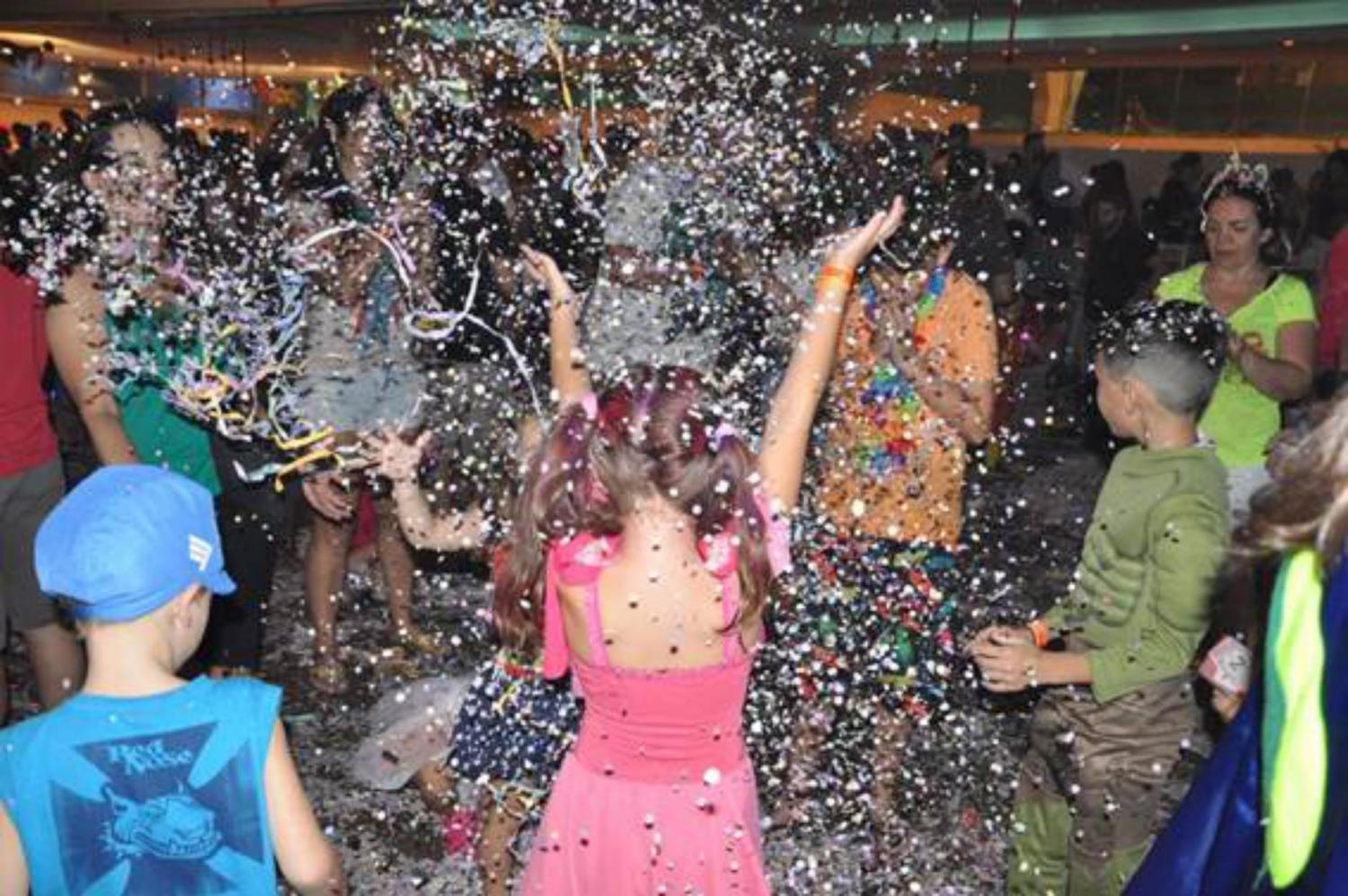 Carnaval infantil: Festa à Fantasia na Folia no Clube Esperia