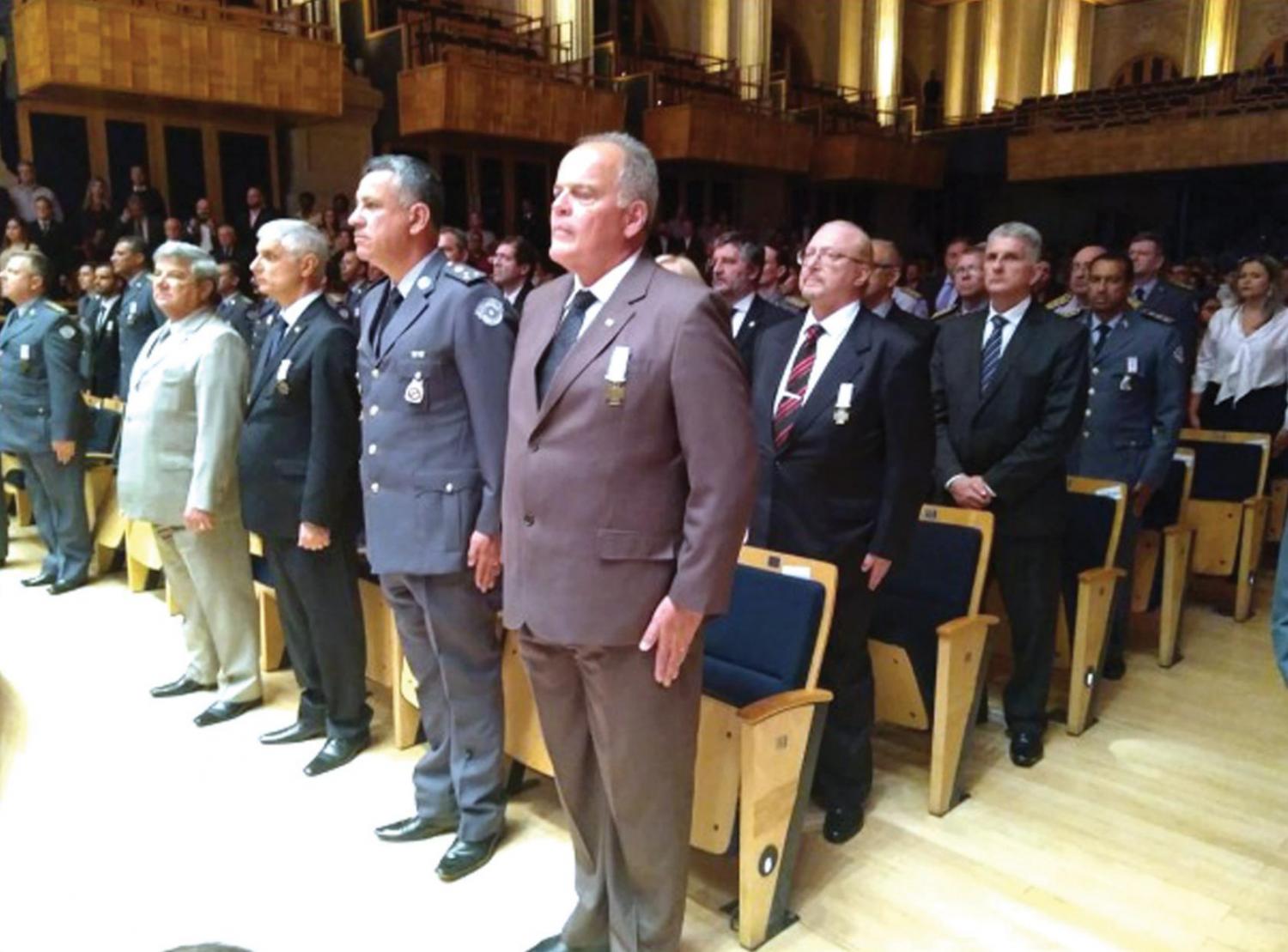 Delegado Domingos Paulo Neto recebe medalha na Sala São Paulo