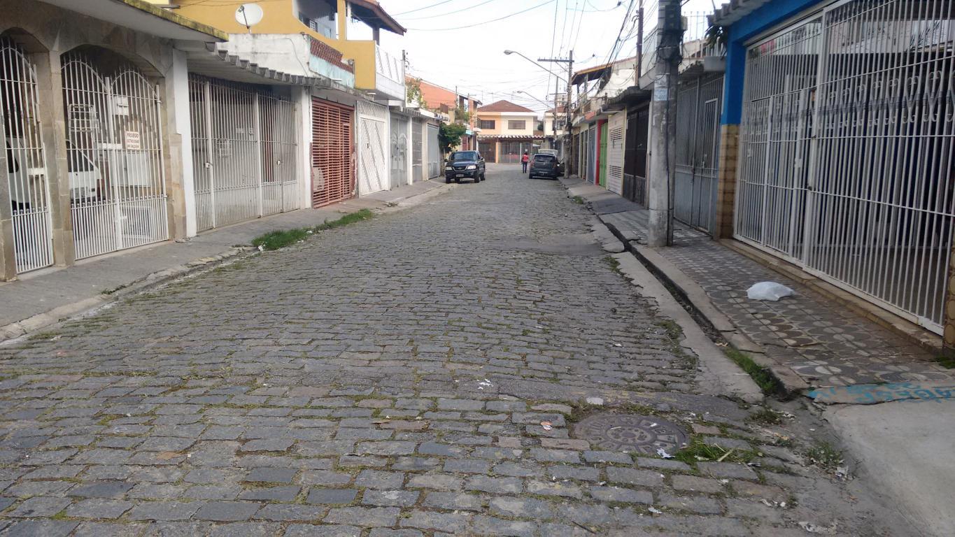 Moradores pedem que via seja asfaltada