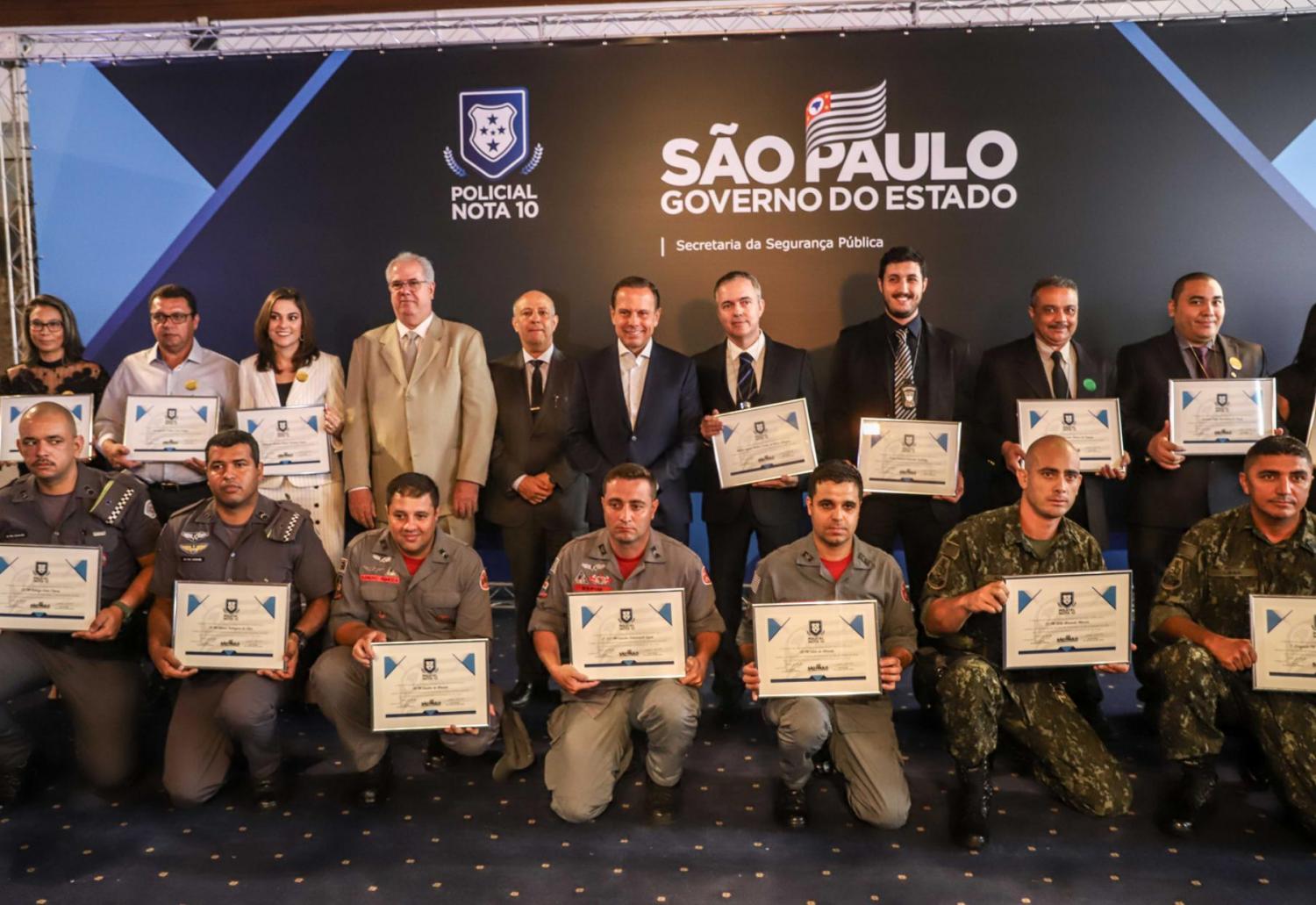 Policiais militares, civis e técnico-científicos recebem certificado de “Policial Nota 10”