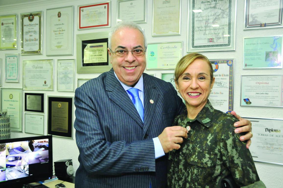 Comandante do Comando de Policiamento Ambiental de São Paulo visita a sede do jornal Semanário da  Zona Norte