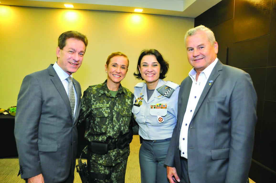 Jantar homenageia nova comandante do Comando de Policiamento Ambiental de São Paulo