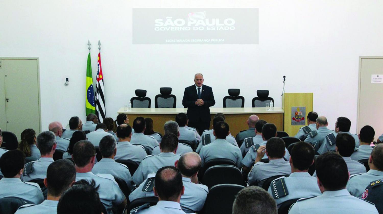 Secretário da Segurança ministra aula para oficiais do Curso Superior de Polícia