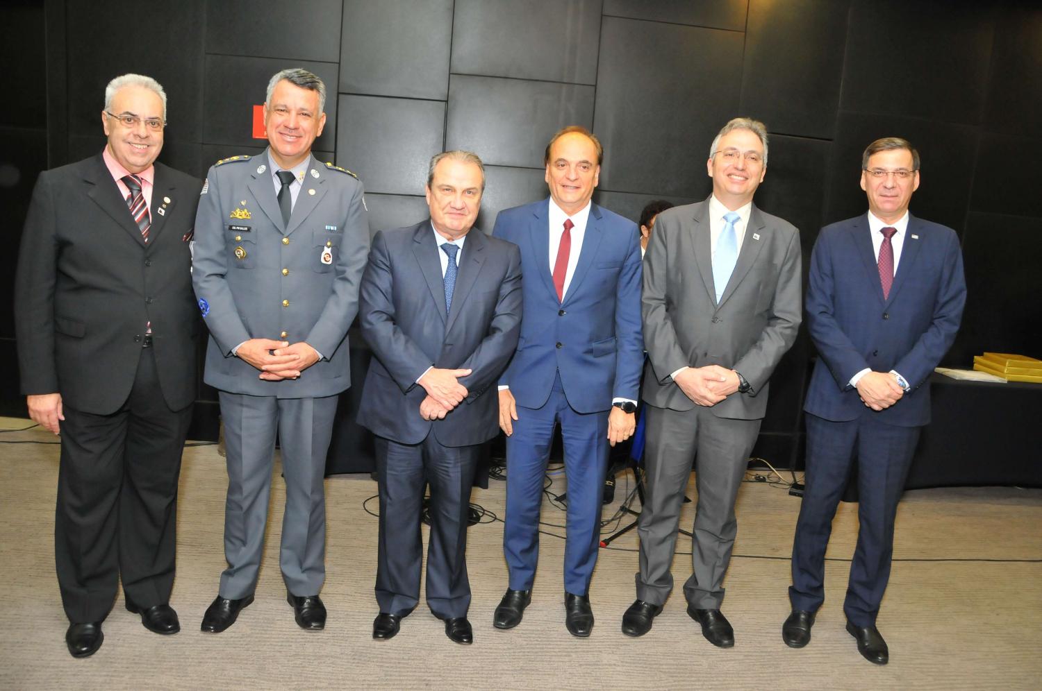 Emoção e homenagens marcam jantar promovido pelo jornal Semanário da Zona Norte