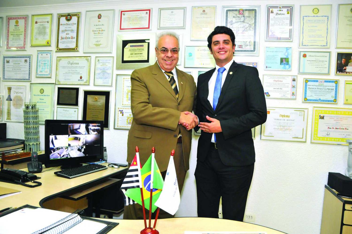 Vice-superintendente de Gestão do Ipem-SP, Rodrigo Tavares visita a sede do Jornal Semanário