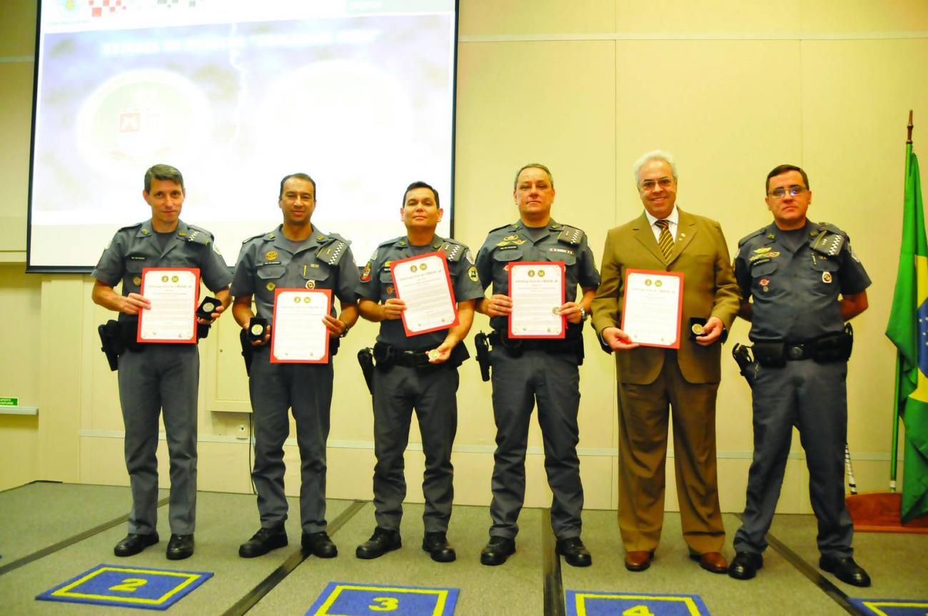 5º BPM/M realiza solenidade de valorização profissional com homenagens a policiais militares e pessoas de destaque