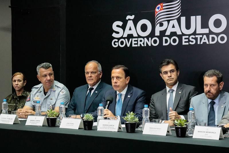 Governo de SP entrega 89 veículos para PM Ambiental