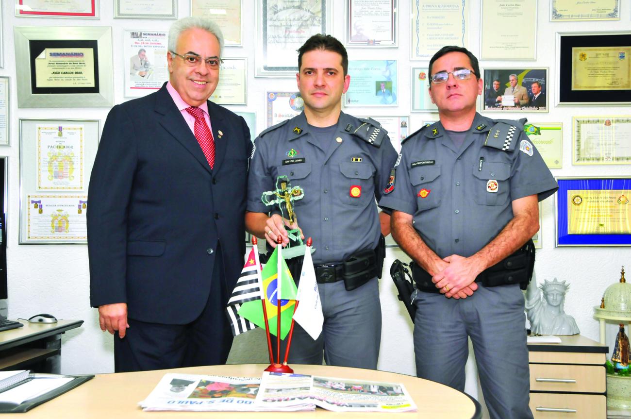 Comandante da 4ª Cia. do 5º BPM/M visita a sede do jornal Semanário da Zona Norte