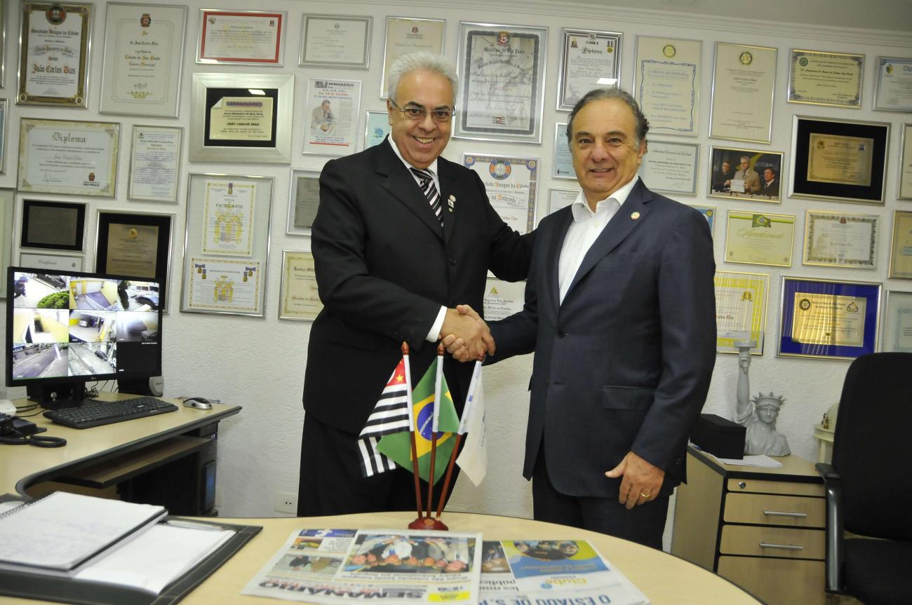 Secretário executivo da Prefeitura de São Paulo, Ricardo Tripoli, visita a sede do jornal Semanário