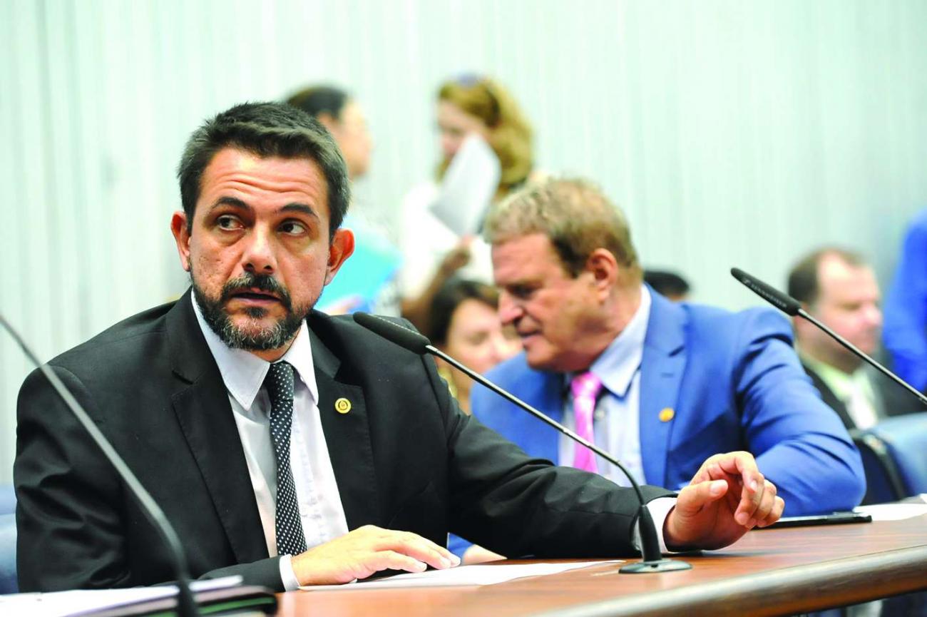 Projeto de lei que assegura proteção aos agentes públicos que denunciarem crimes de corrupção