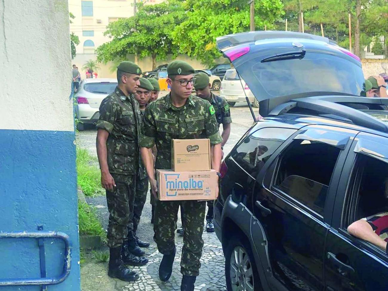 Forças Armadas apoiam ajuda humanitária na Baixada Santista, em conjunto com Governo de SP