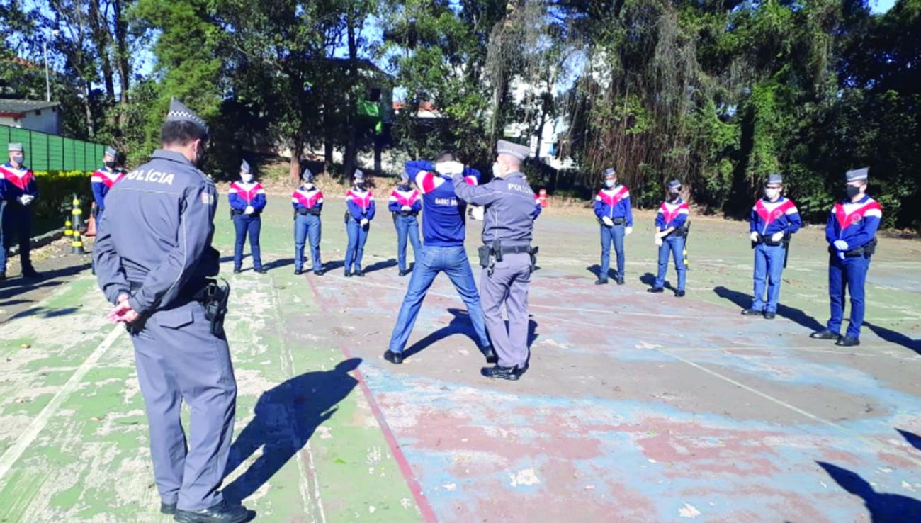 Formação do Barro Branco durante a pandemia: Pioneirismo nas aulas on-line para Academias Militares!