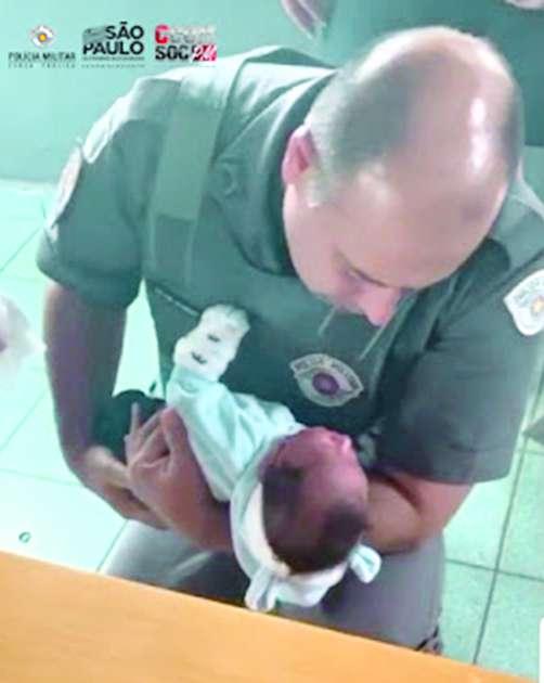 Policiais militares salvam bebê engasgado na Zona Norte