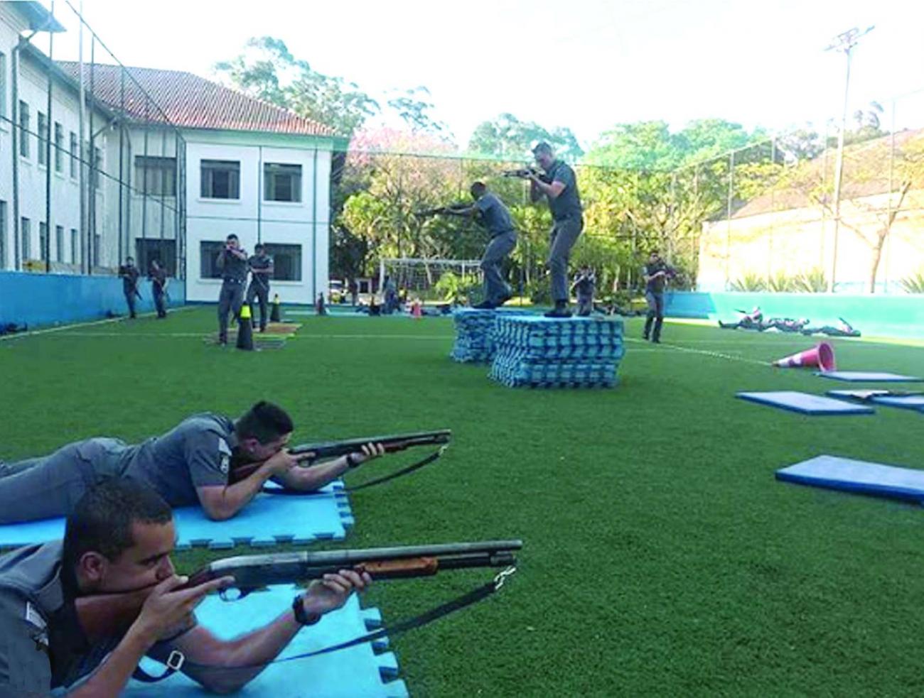 Academia do Barro Branco investe no treinamento funcional para melhor condicionamento dos policiais