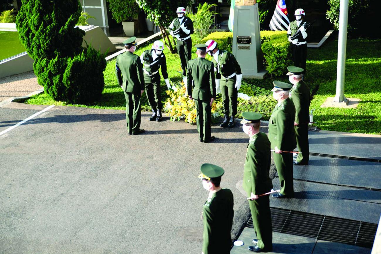 Exército Brasileiro presta homenagem ao sargento Kozel, herói do CMSE