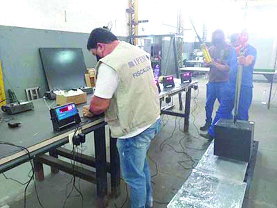 Ipem-SP verifica balanças no fabricante na Zona Leste da Capital