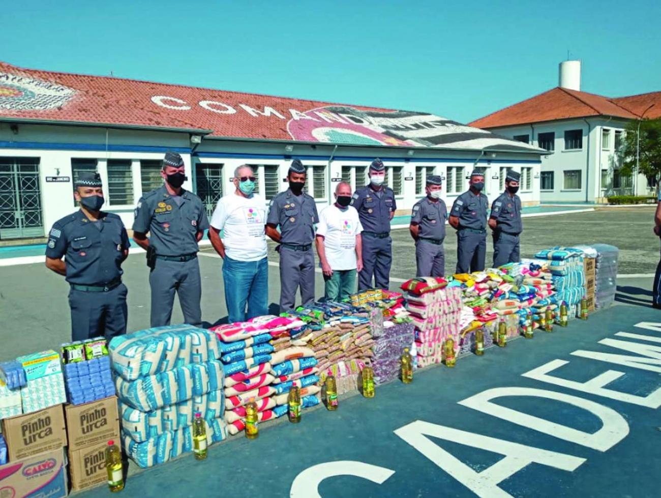Barro Branco e as “Cias Solidárias” ajudando os necessitados!