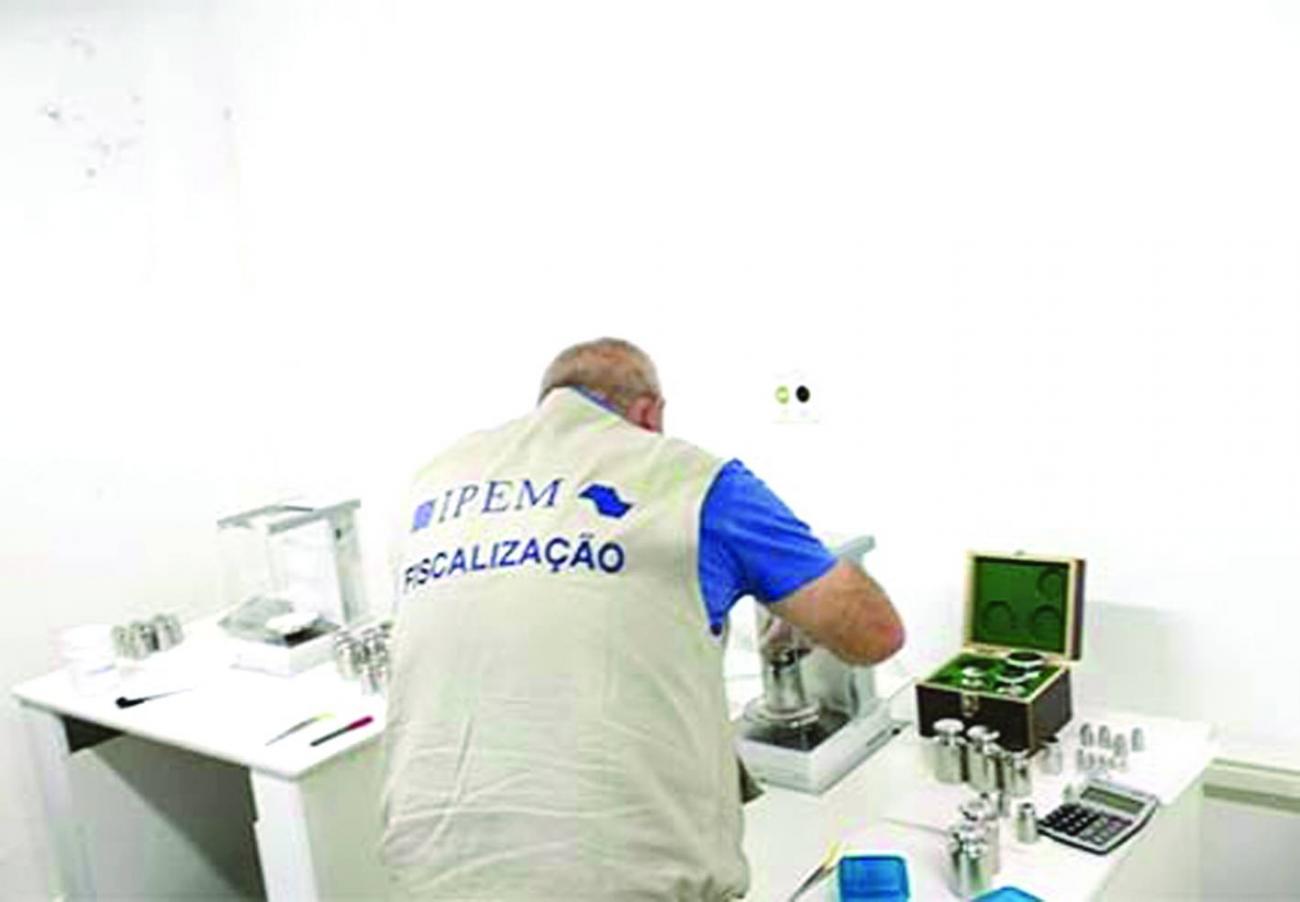 Na Zona Norte da Capital, Ipem-SP verifica pesos padrão para indústria e oficinas de manutenção de balanças