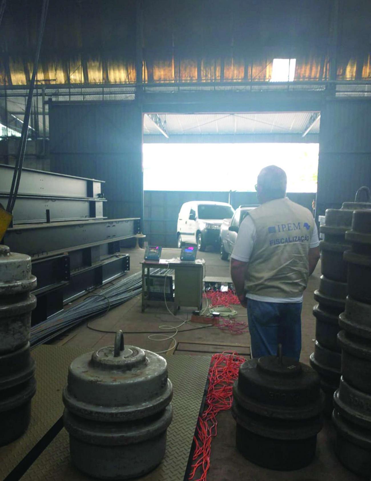 Ipem-SP realiza verificação inicial de balança rodoviária no fabricante no Jardim Brasil, Zona Norte da Capital