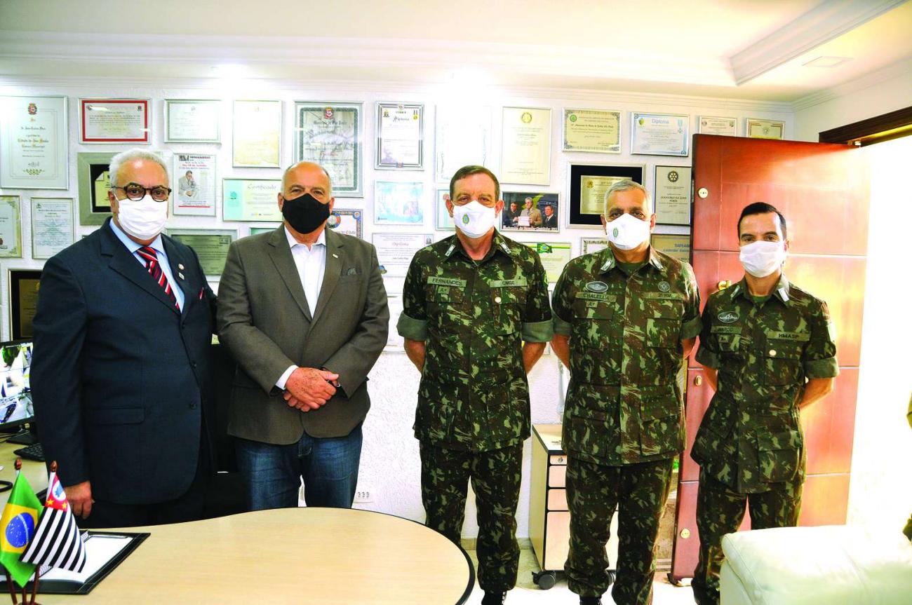 Jornal Semanário da Zona Norte recebe a visita do comandante militar do Sudeste