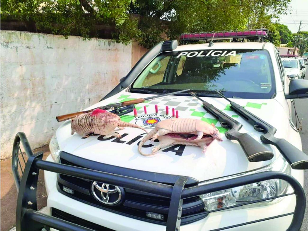 Polícia  Ambiental resgata e apreende mais de 500 animais e detém 22 pessoas durante operação