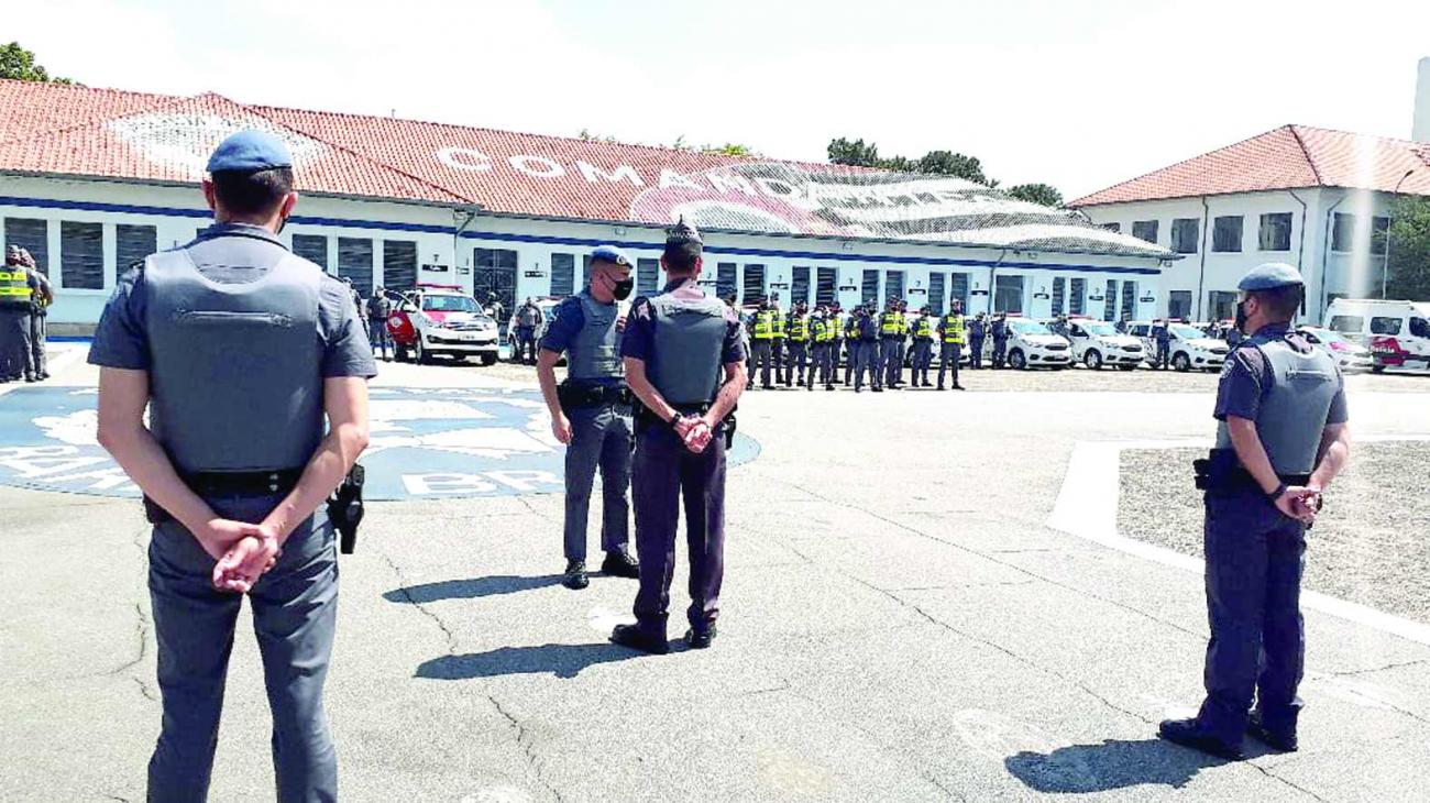 Alunos oficiais reforçam o patrulhamento na Capital paulista