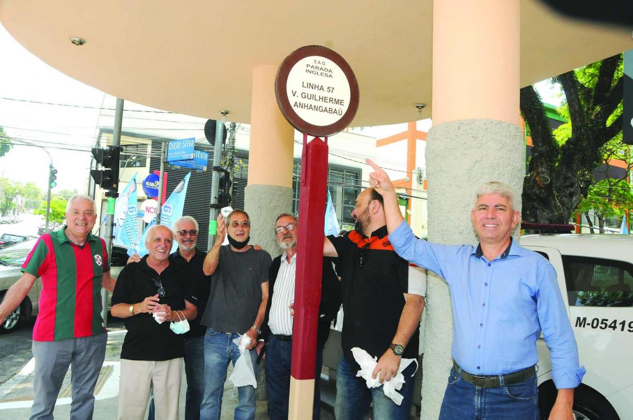 Ponto de ônibus da Praça Oscar da Silva passa por revitalização