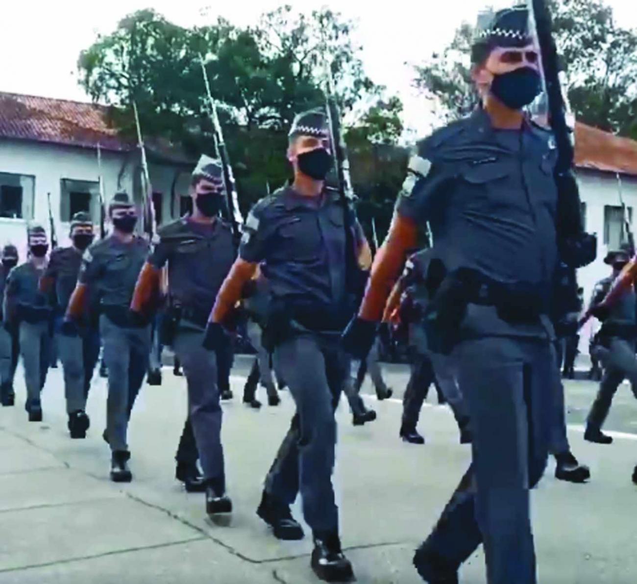 Academia do Barro Branco promove último desfile de 2020