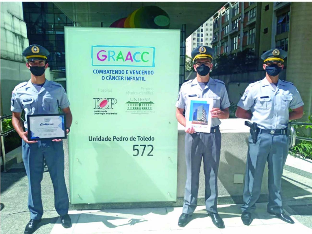 Mães da Companhia Solidária doam 178 brinquedos ao GRAACC