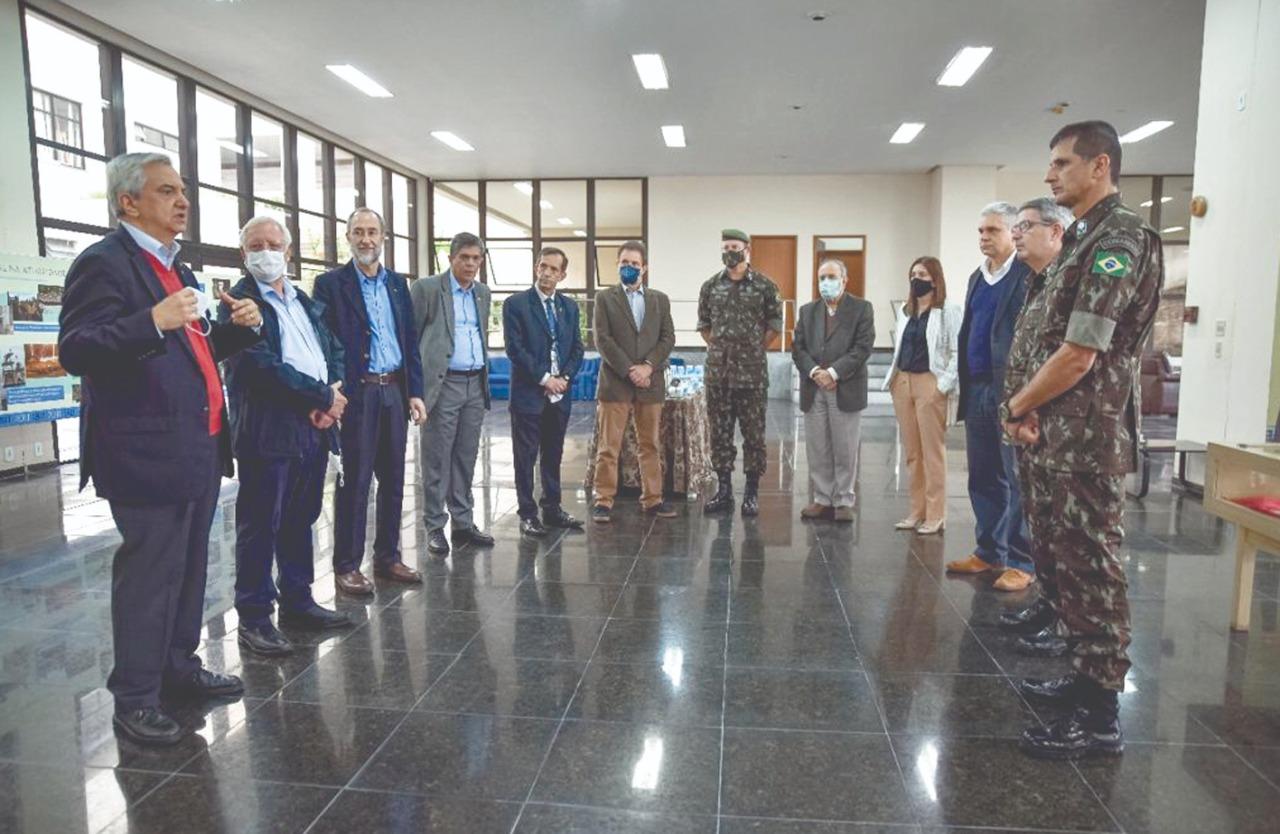 Programa conheça o seu Exército reúne professores de São Paulo na Aman