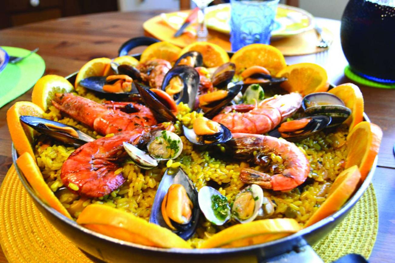 Paella é estrela do festival de verão no Bacalhau, Vinho & Cia