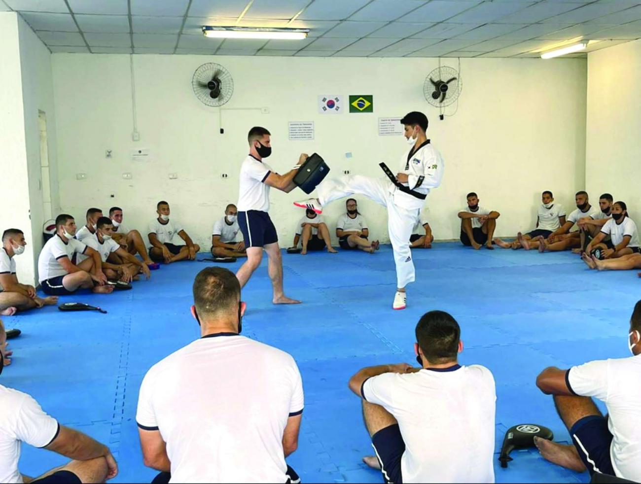 Alunos da Academia do Barro Branco começam a ter aulas de Taekwondo