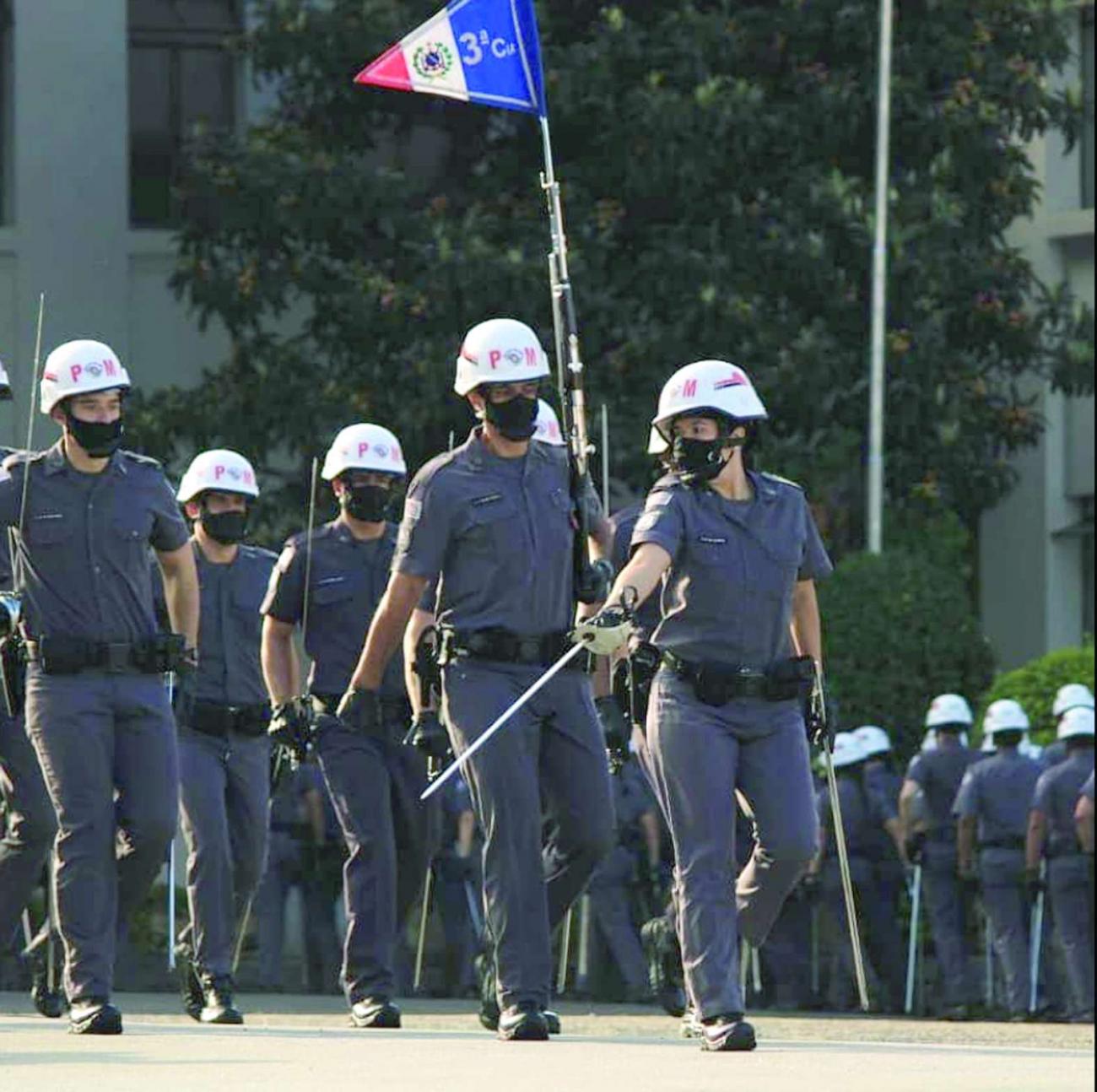 Alunos oficiais da Academia do Barro Branco se destacam em atividades práticas