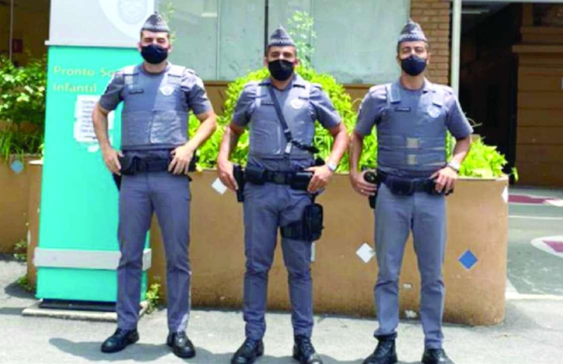 Cadetes ajudam mulher em trabalho de parto