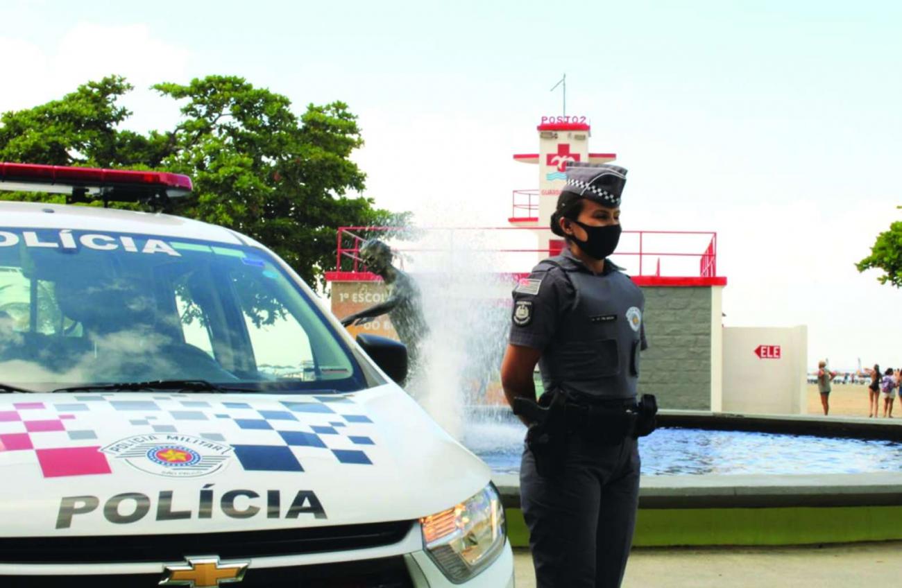 Cadetes da Academia do Barro Branco fazem policiamento na cidade de Santos