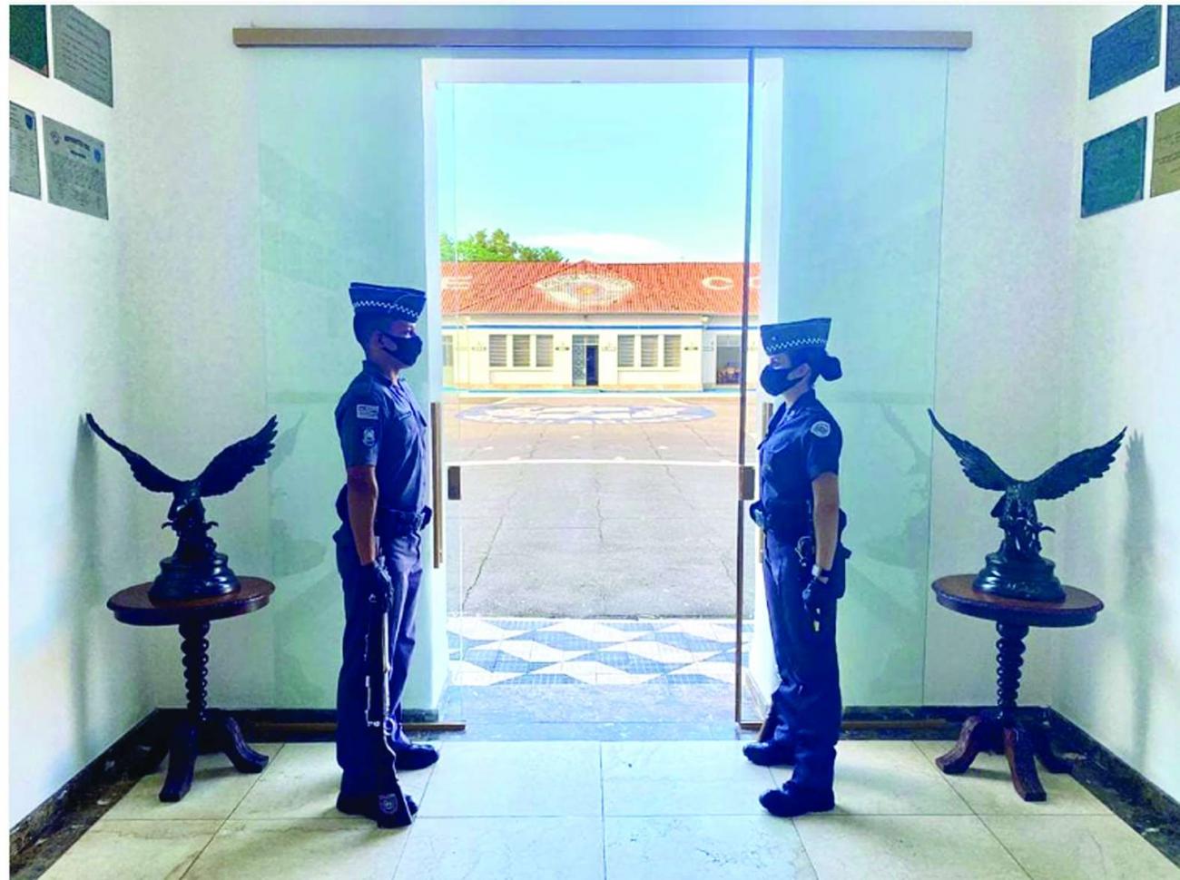 Alunos e alunas oficiais da Polícia Militar passam pelo mesmo processo seletivo