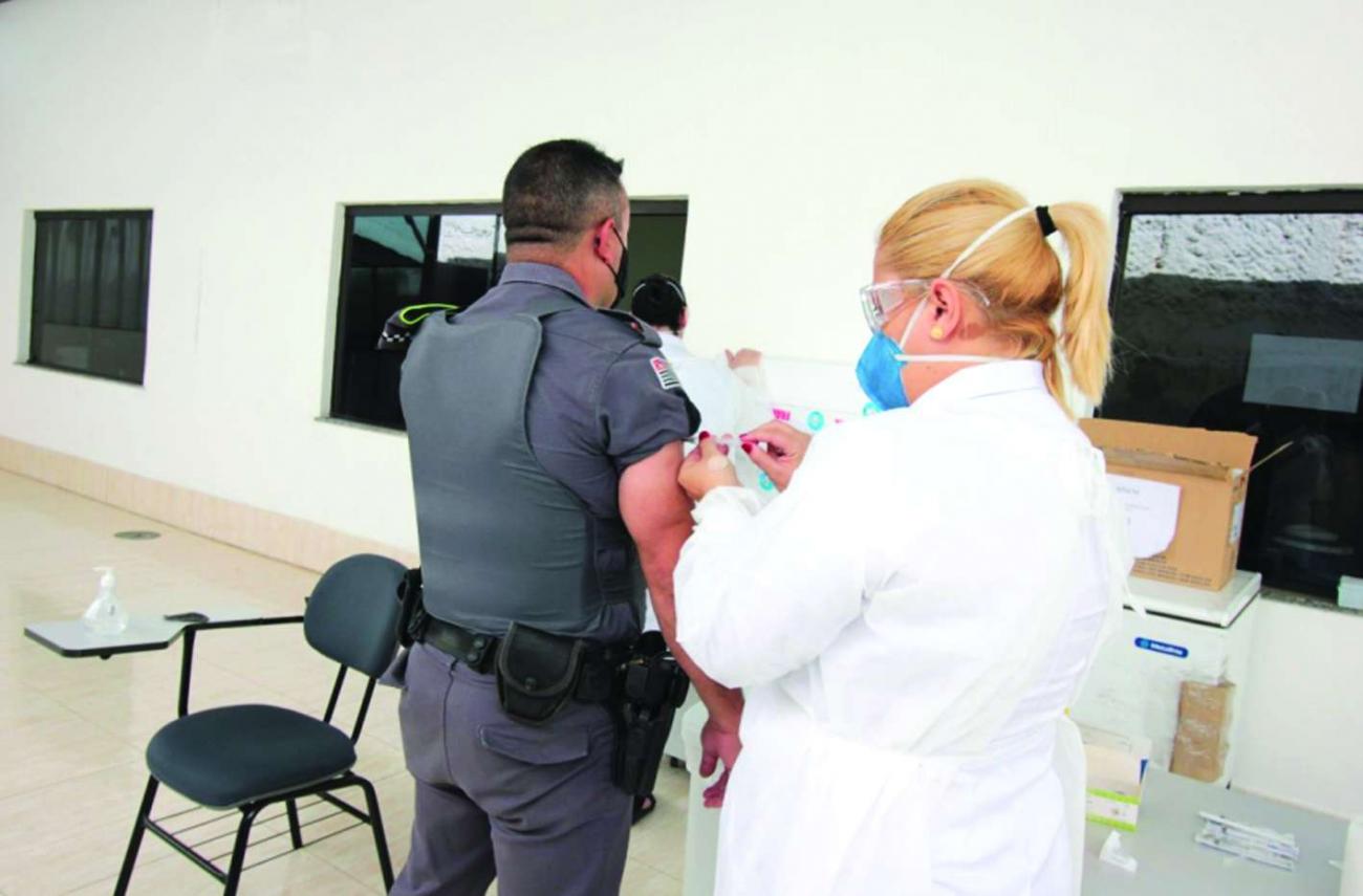 Grupo São Cristóvão apoia vacinação no 21º Batalhão da Polícia Militar com insumos e profissionais da saúde