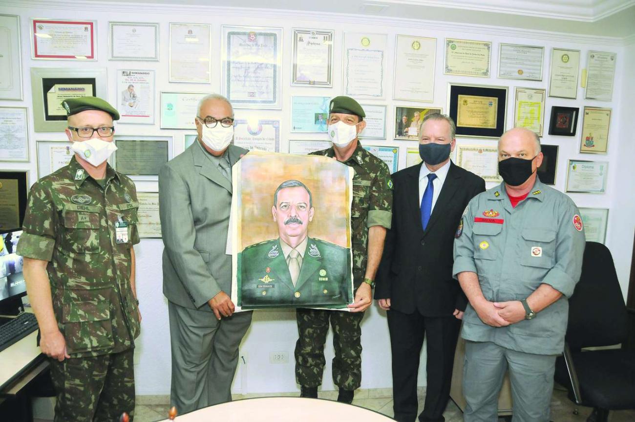 Semanário da Zona Norte presta homenagem ao general de exército Eduardo Antonio Fernandes