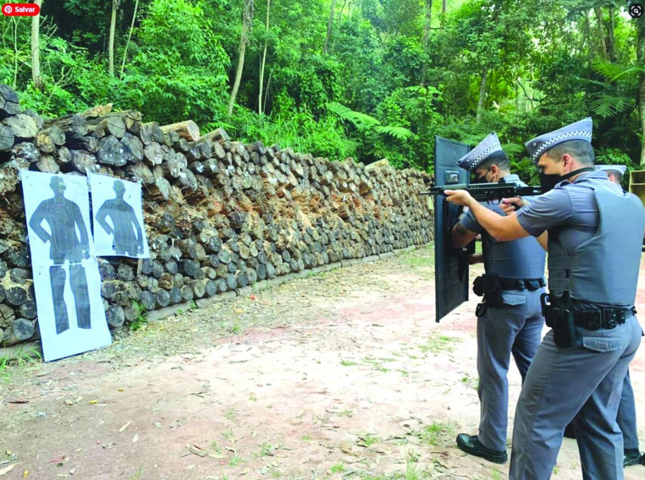 Cadetes da  Academia do Barro Branco fazem Pista de Tiro em células de intervenção tática para ocorrências de alto risco