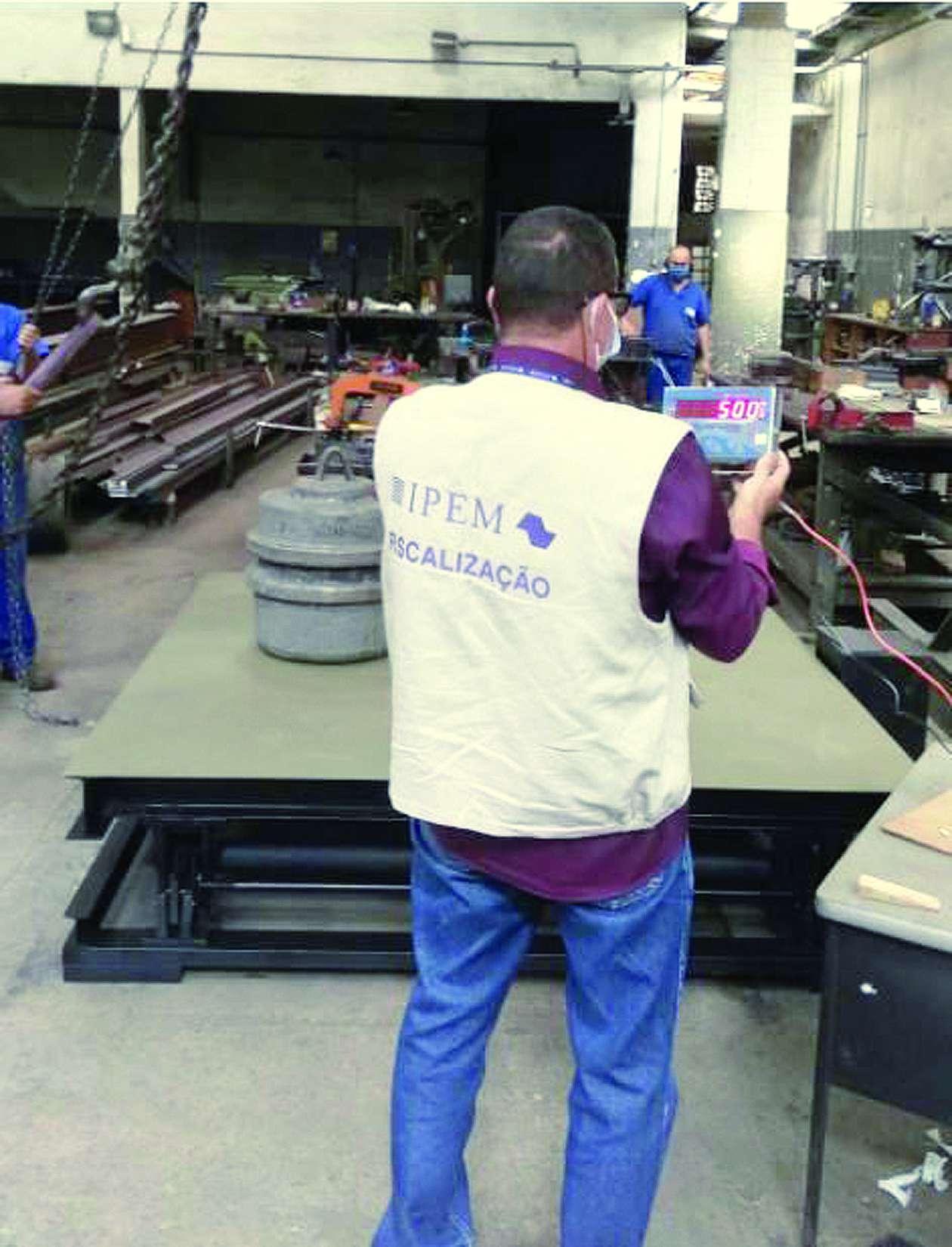 Ipem-SP verifica balança no fabricante no Parque Novo Mundo, Zona Norte da Capital